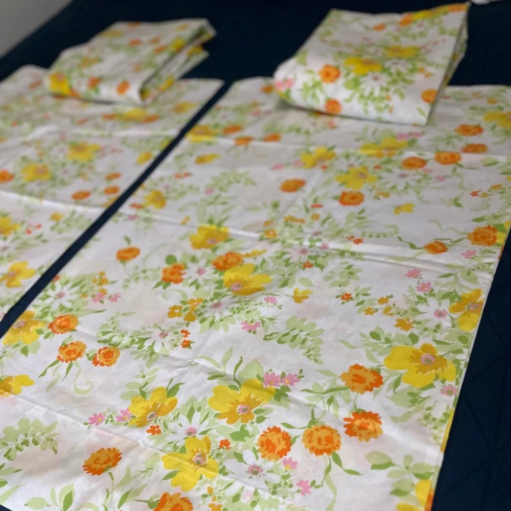 Vintage Bed Sheets (twin) - Picture 5 of 7